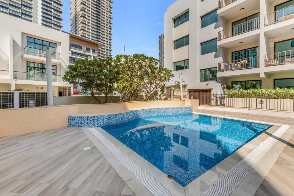 Apartment Waves - Comfortable 1br Getaway In Jvc With Park Views *