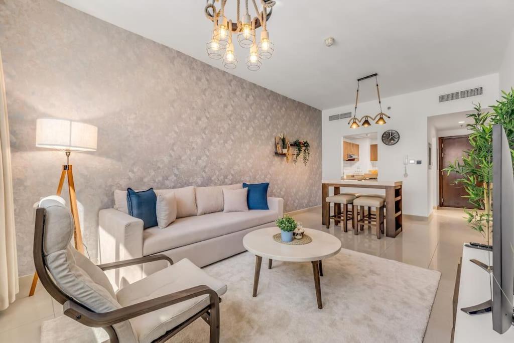 Apartment Waves - Comfortable 1br Getaway In Jvc With Park Views *