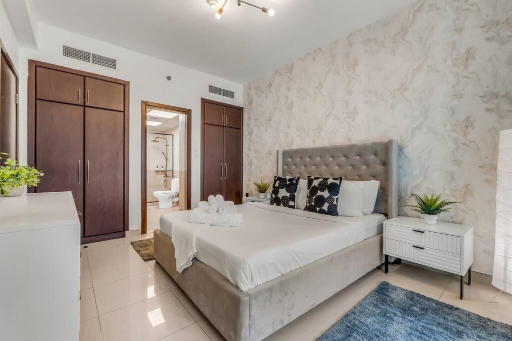 Apartment Waves - Comfortable 1br Getaway In Jvc With Park Views Dubai